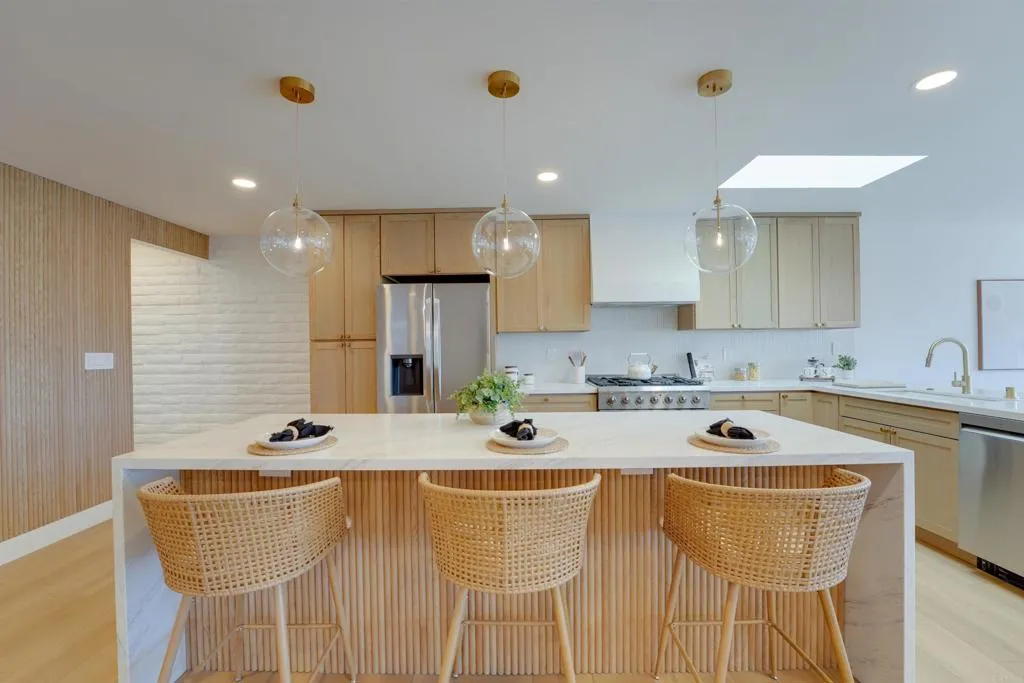 https://cdn.realtyfeed.com/cdn/127/306738392/e2eeb75ee528f479c21d0d494892cfee.webp