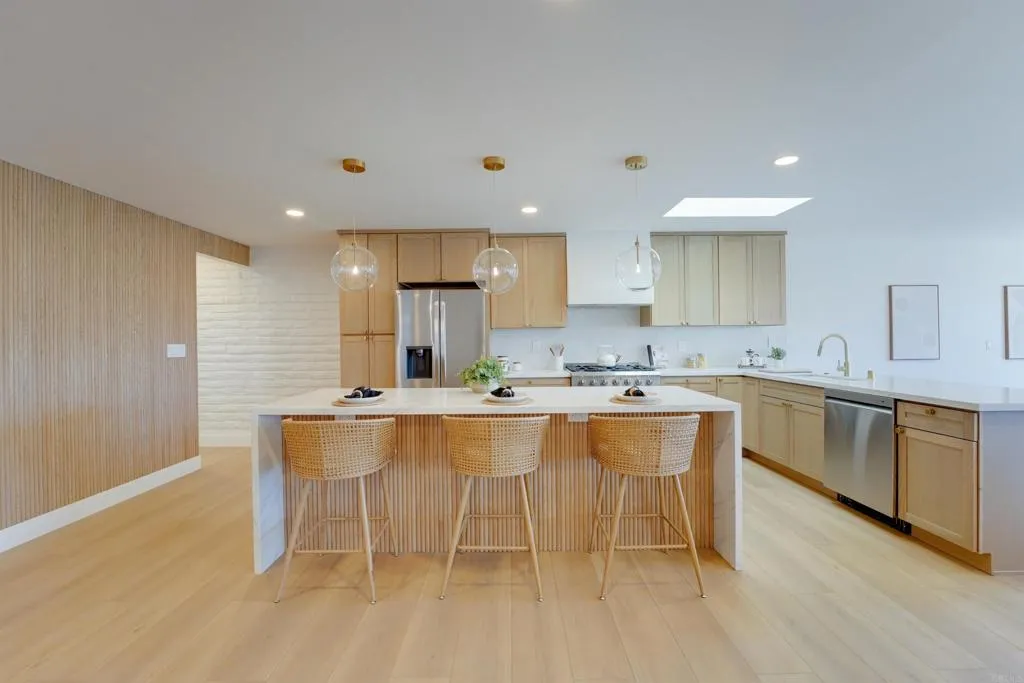 https://cdn.realtyfeed.com/cdn/127/306738392/ef309accd5e355b688384abd26a4358b.webp