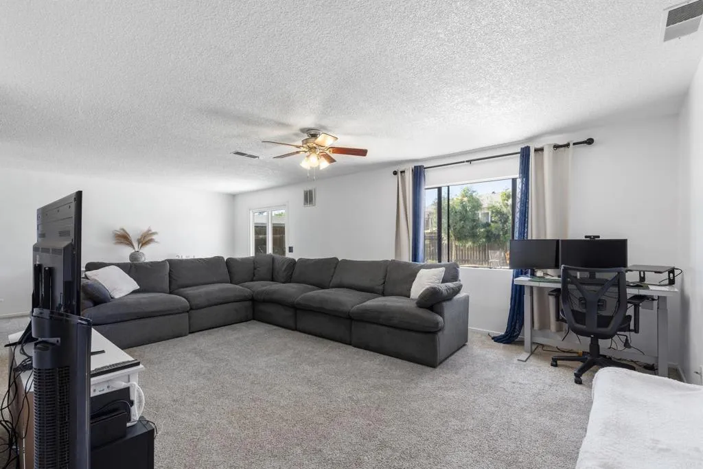 https://cdn.realtyfeed.com/cdn/127/306738440/b53b50a6b271f509fdf7cc44dfacaa37.webp
