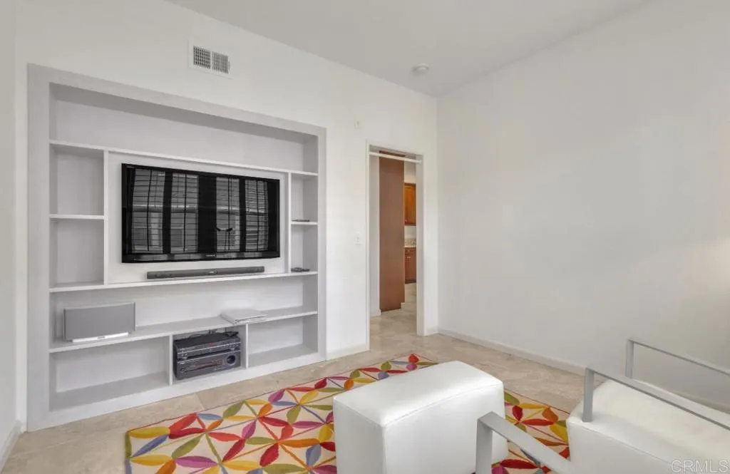 https://cdn.realtyfeed.com/cdn/127/306738617/3cb821668fad2d0fc42f6405f1b0d6dd.webp