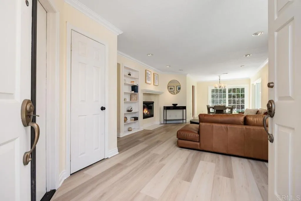 https://cdn.realtyfeed.com/cdn/127/306738630/f945f118b0ba50ff8d6e5b7172e148c2.webp