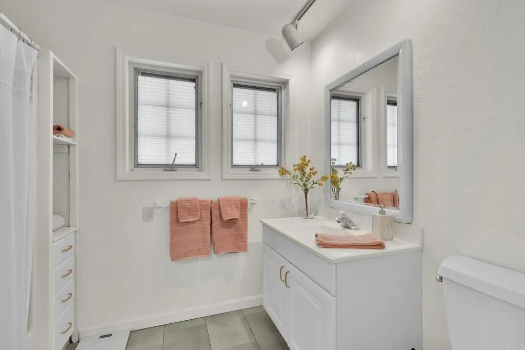 https://cdn.realtyfeed.com/cdn/127/306738741/18fd070f7093940bed9f5a476e2ddb10.webp