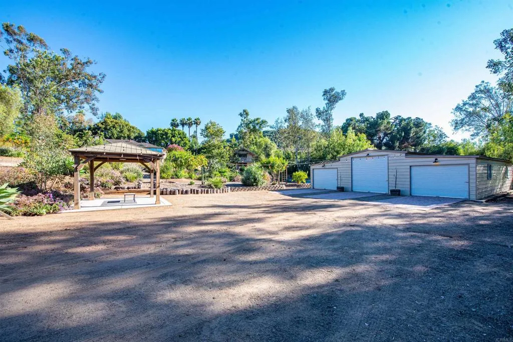 https://cdn.realtyfeed.com/cdn/127/306738741/743df6d2e29be7208e1375f82b06d989.webp