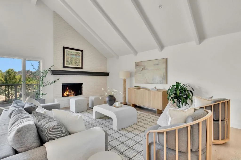 https://cdn.realtyfeed.com/cdn/127/306738741/898764aee13d54caccff4ee88fb89922.webp