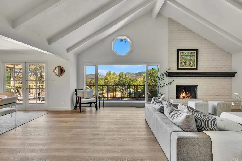 https://cdn.realtyfeed.com/cdn/127/306738741/94a257b1eb2bfa20bc39e950fe8ed191.webp