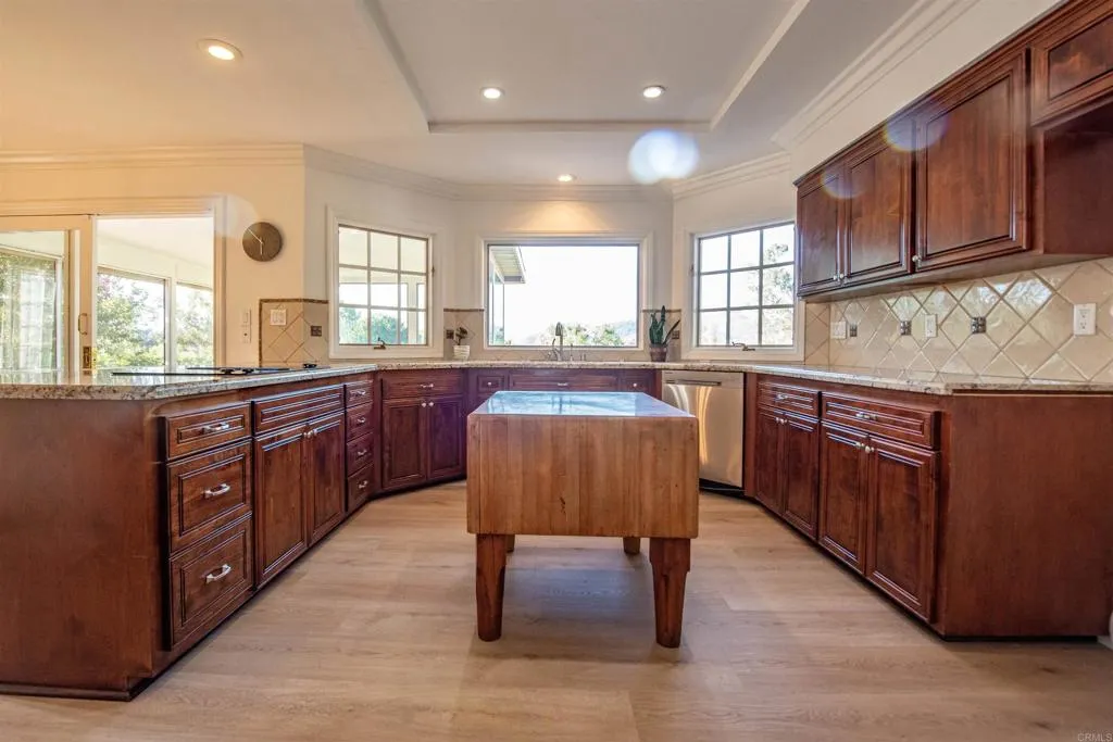 https://cdn.realtyfeed.com/cdn/127/306738741/a67a8fb8a0b5c98e444e326231fbd2bf.webp