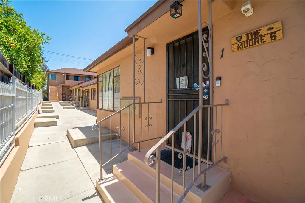 1876 Henderson Avenue, Long Beach, CA 90806 - Photo 4 of 19, Long Beach, CA