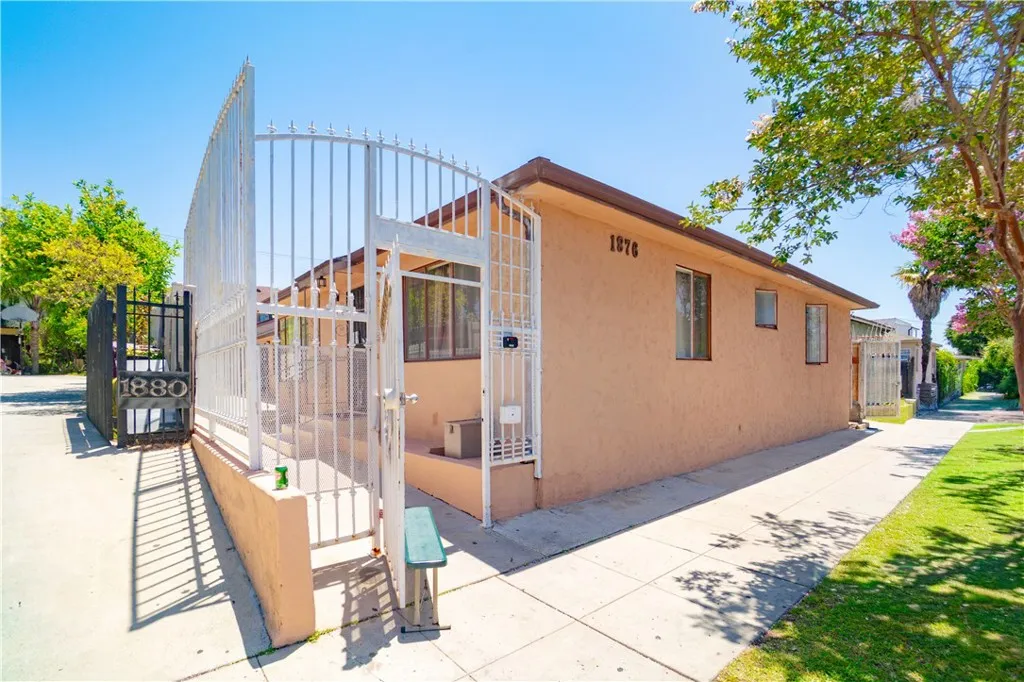 1876 Henderson Avenue, Long Beach, CA 90806 - Photo 3 of 19, Long Beach, CA