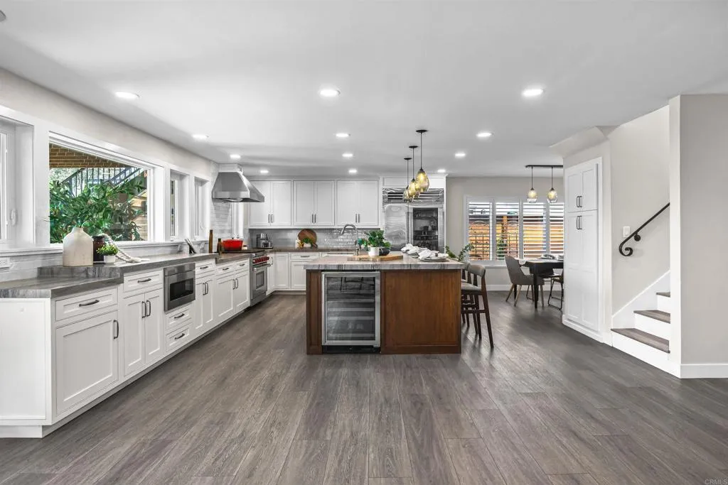 https://cdn.realtyfeed.com/cdn/127/306738837/ba93f52656004555fc6a838cd1739d31.webp