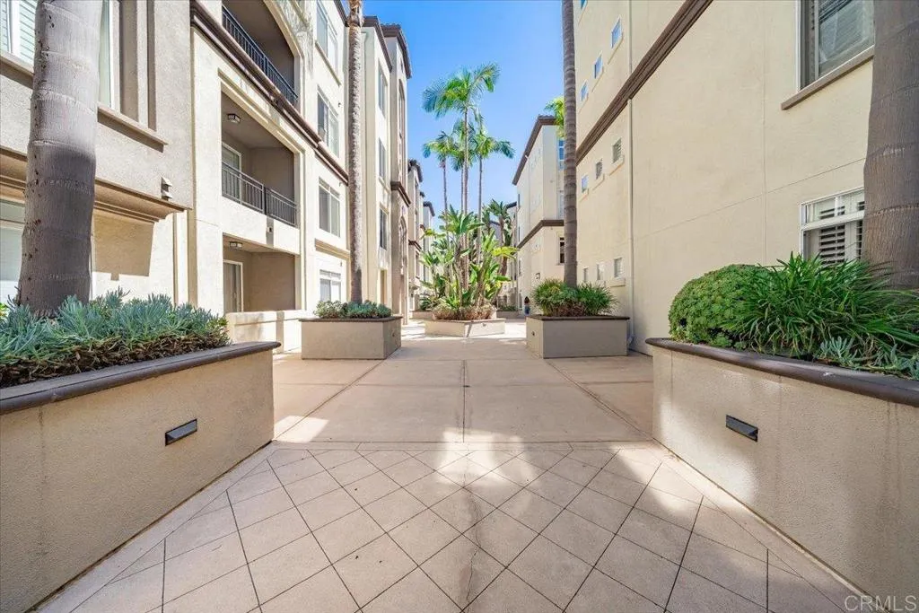 https://cdn.realtyfeed.com/cdn/127/306738852/19bf2adc413c1745d11e9a1cac1fab52.webp