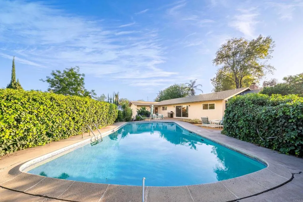 https://cdn.realtyfeed.com/cdn/127/306738852/834a2a94242a7752cb50ba02465dd313.webp
