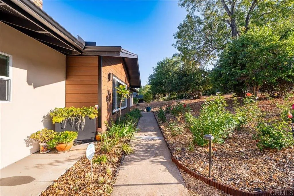 https://cdn.realtyfeed.com/cdn/127/306738852/9ccae9bd56f6210bee1b20fe28c195b9.webp