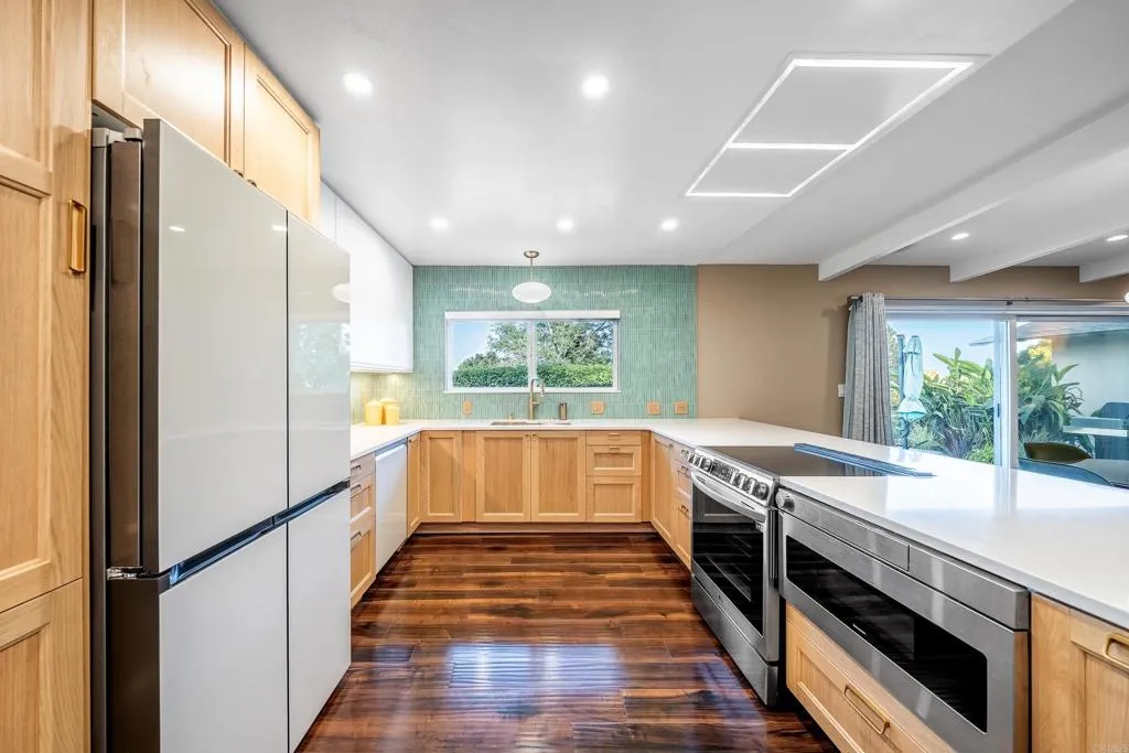https://cdn.realtyfeed.com/cdn/127/306738853/18a0ffefbd2089681e67e0800e8239fb.webp