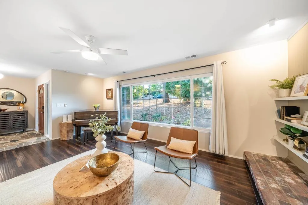 https://cdn.realtyfeed.com/cdn/127/306738853/1ceb3307bf2e644a59ee154e95c070ab.webp
