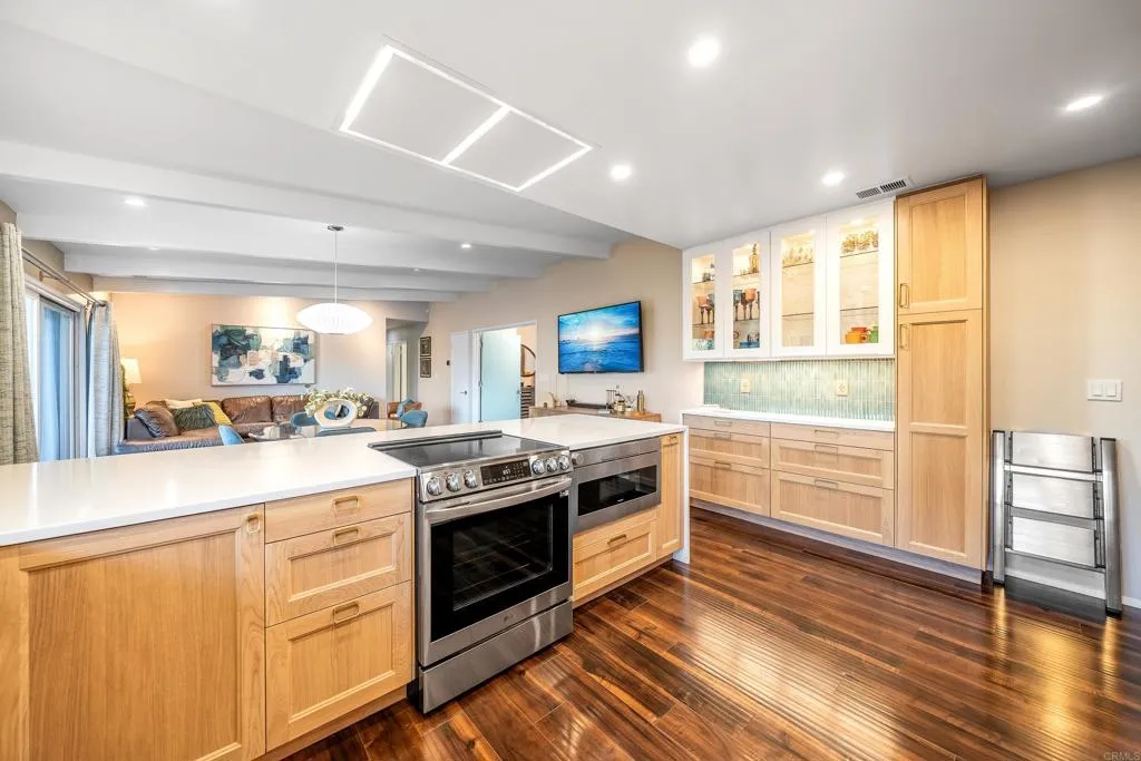 https://cdn.realtyfeed.com/cdn/127/306738853/412805df833abcfb8cffceedb060b06d.webp