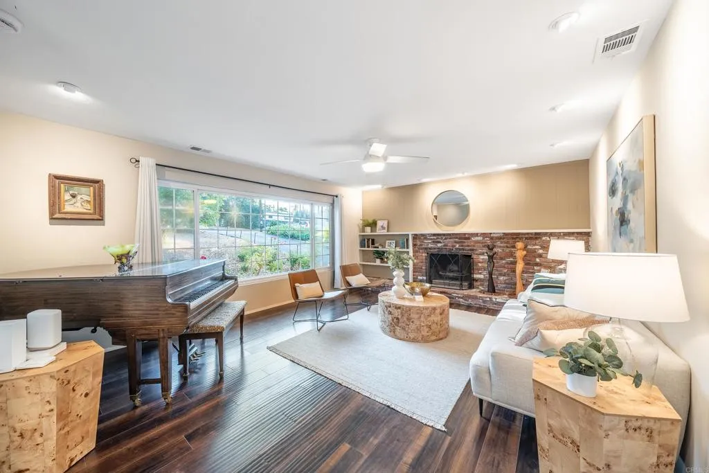 https://cdn.realtyfeed.com/cdn/127/306738853/7d08762c1bc9f263bb732e00deedcc87.webp