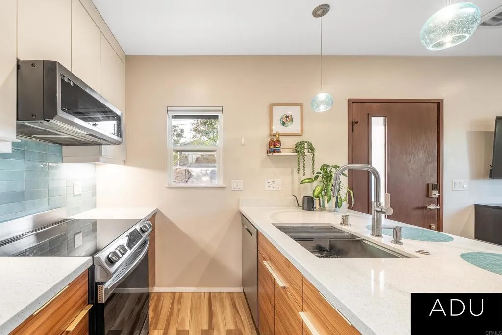 https://cdn.realtyfeed.com/cdn/127/306738853/d1cc19103f8c1db1a84118de2771963d.webp