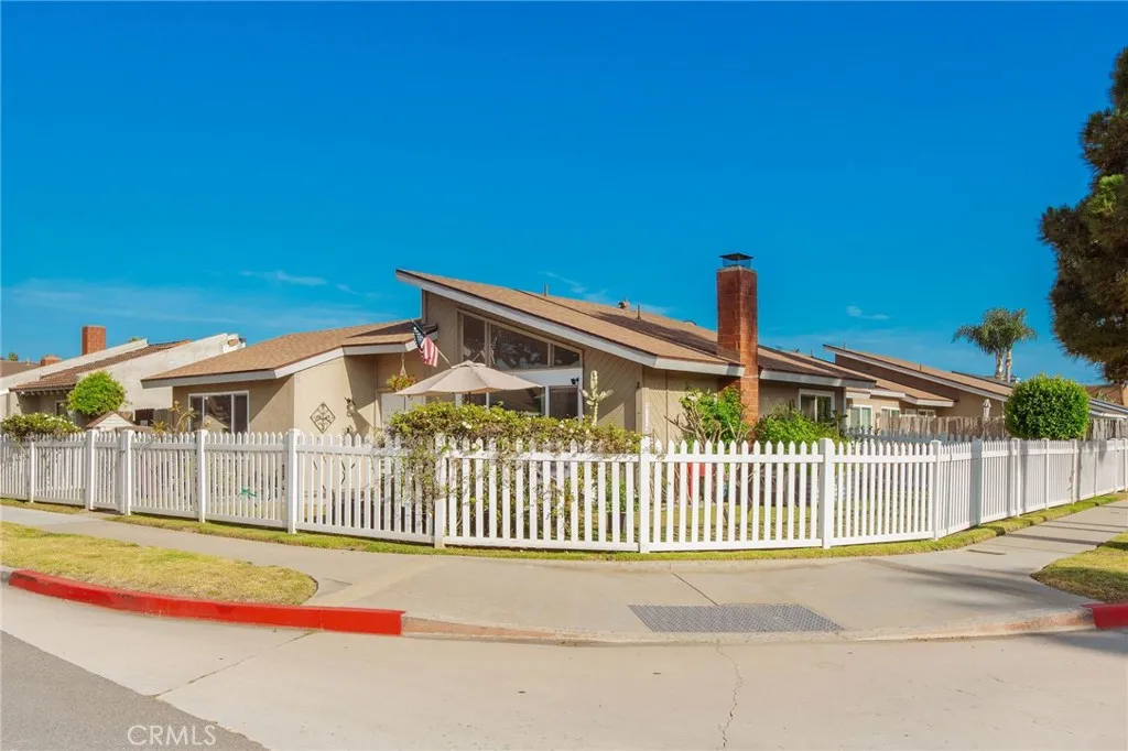 204 Springfield Avenue, Huntington Beach, CA 92648 - Photo 2 of 40, Huntington Beach, CA