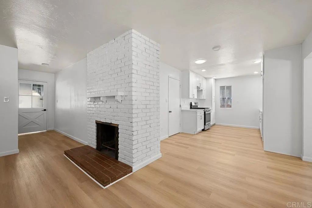 https://cdn.realtyfeed.com/cdn/127/306739014/b646f4f872a474d072372352d1c75a7c.webp