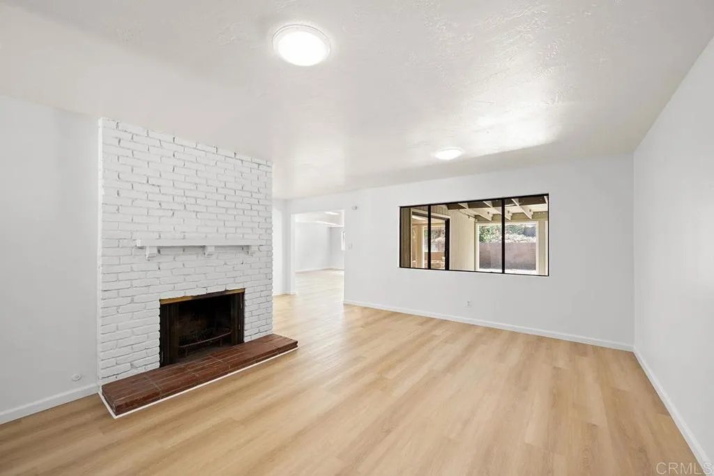 https://cdn.realtyfeed.com/cdn/127/306739014/e2180e9a9c7b5888ec26893a99be403c.webp