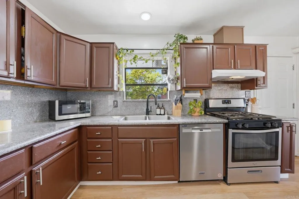 https://cdn.realtyfeed.com/cdn/127/306739019/dcf2f906fc4fd80af86bf6643bf46d51.webp