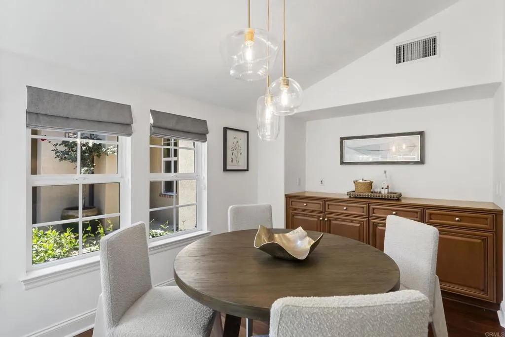 https://cdn.realtyfeed.com/cdn/127/306739071/01865118c7de26db51966a5d9b0bf690.webp