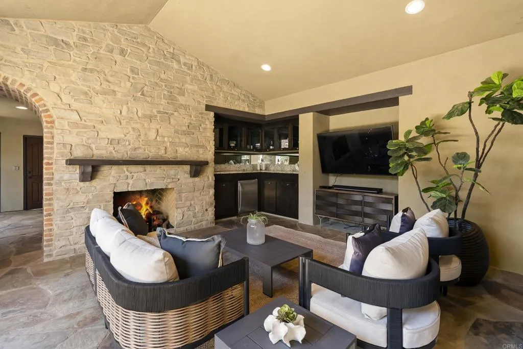 https://cdn.realtyfeed.com/cdn/127/306739071/4146211264d68166ed45b54454c4a209.webp