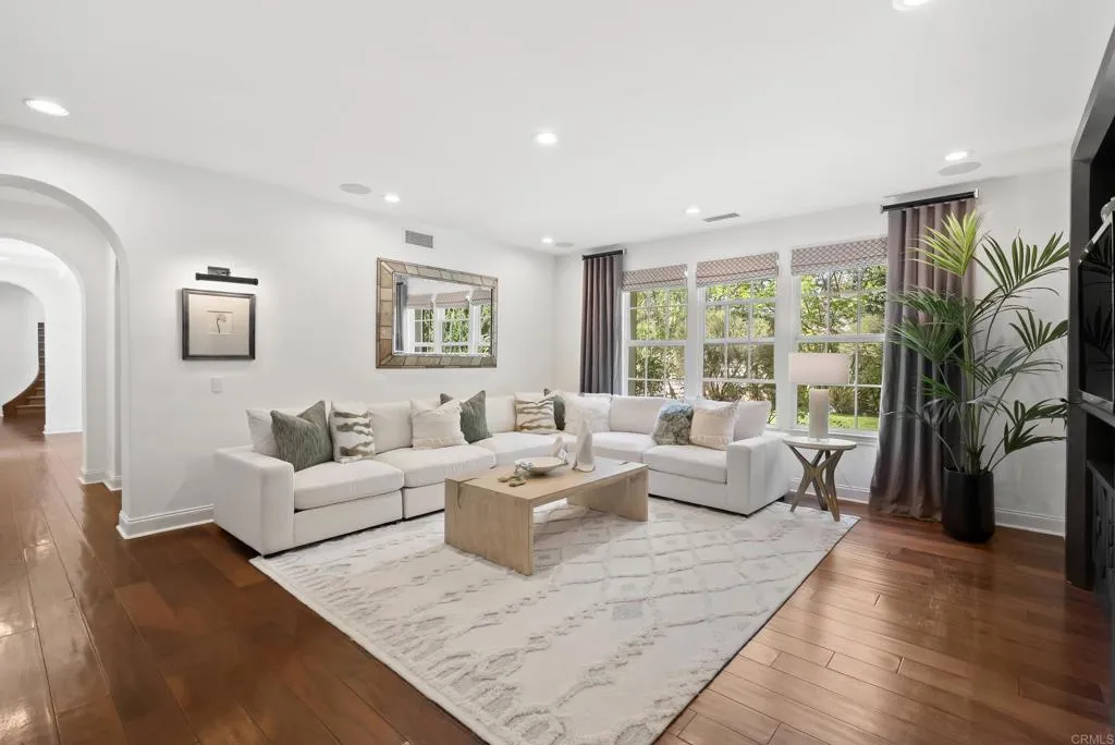https://cdn.realtyfeed.com/cdn/127/306739071/4e0ebfad0bf2fc499c04a9f4df3d8077.webp