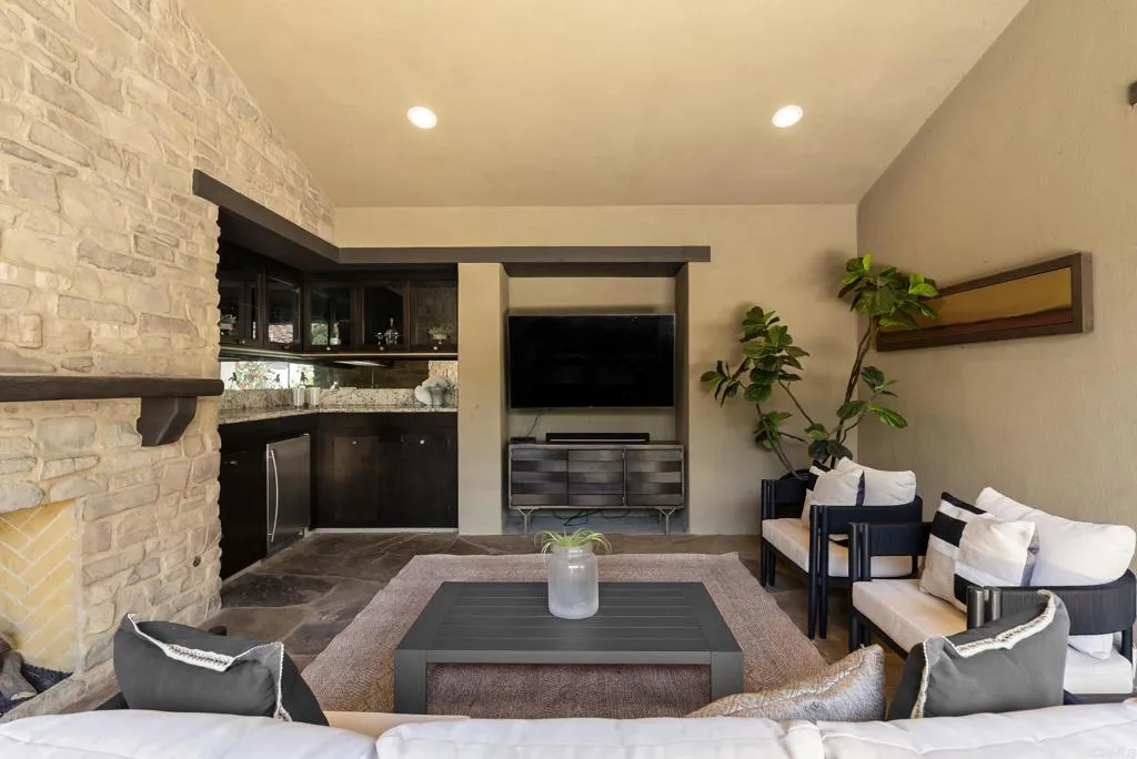 https://cdn.realtyfeed.com/cdn/127/306739071/59f5da2a5215c96e53a0d91af345a3c9.webp