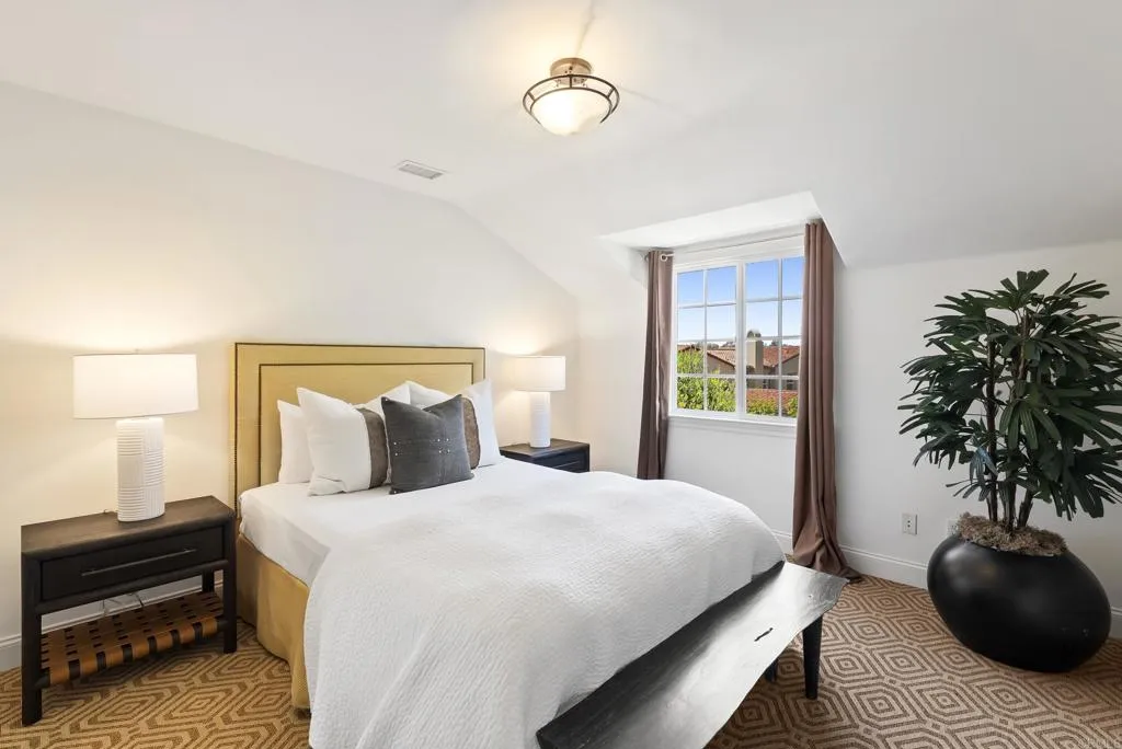 https://cdn.realtyfeed.com/cdn/127/306739071/6ea76fec383d44fdfda6e6f43737cd84.webp