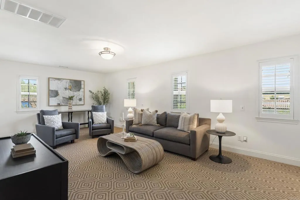 https://cdn.realtyfeed.com/cdn/127/306739071/7cb8f0bd235653656e7a4bc52ca80535.webp