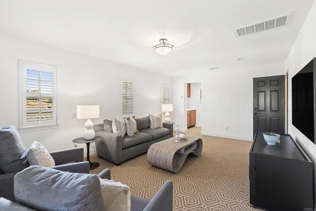 https://cdn.realtyfeed.com/cdn/127/306739071/97c82d861b8b21352aa40d8fecbe6886.webp