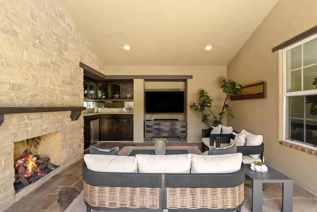 https://cdn.realtyfeed.com/cdn/127/306739071/d9f3ce8aa93daa31736d9c047d6e4fc2.webp