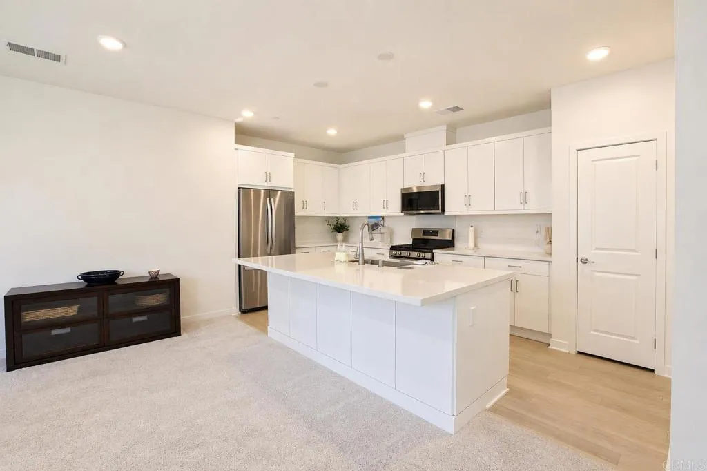 https://cdn.realtyfeed.com/cdn/127/306739073/3e9f05817d05cf70ad3b5e8e16c8d436.webp