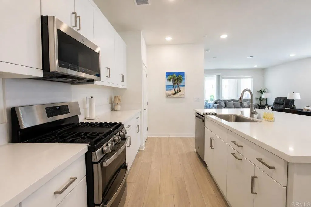 https://cdn.realtyfeed.com/cdn/127/306739073/a37f96f5951c5bf1033a154c4472db3e.webp