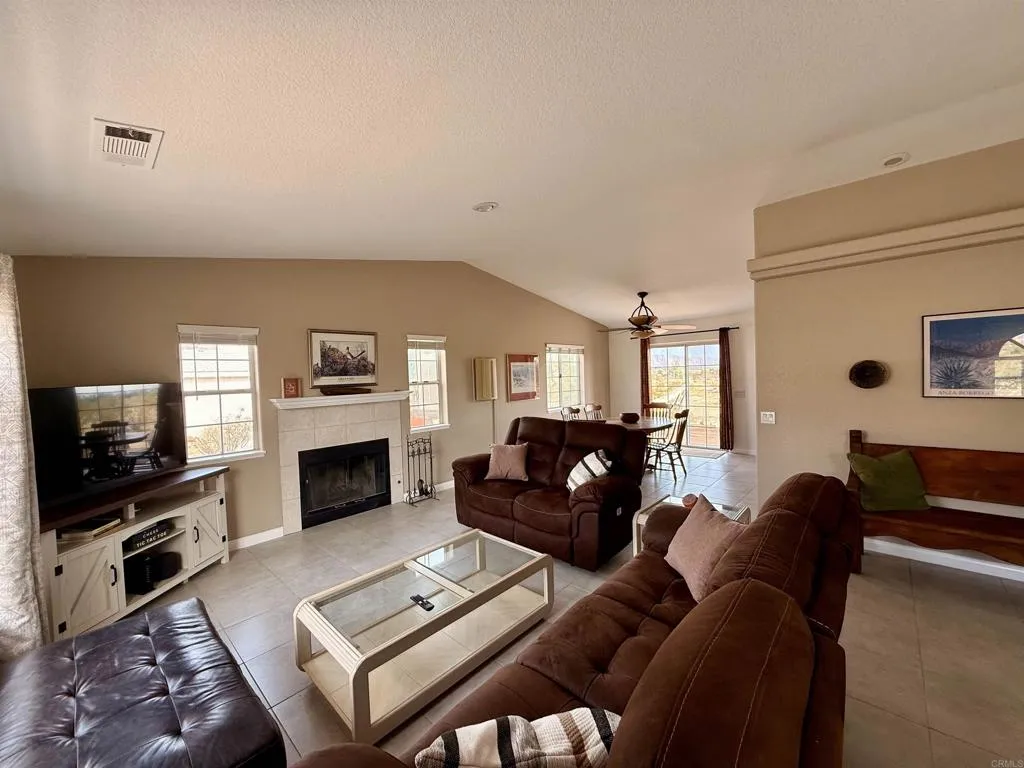 https://cdn.realtyfeed.com/cdn/127/306739083/3760f0dcd5447084a40a0bbee0e17b19.webp