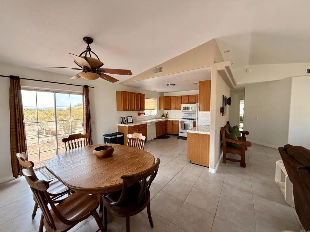 https://cdn.realtyfeed.com/cdn/127/306739083/3e3e5d03e715d8417162e4d6815fec94.webp