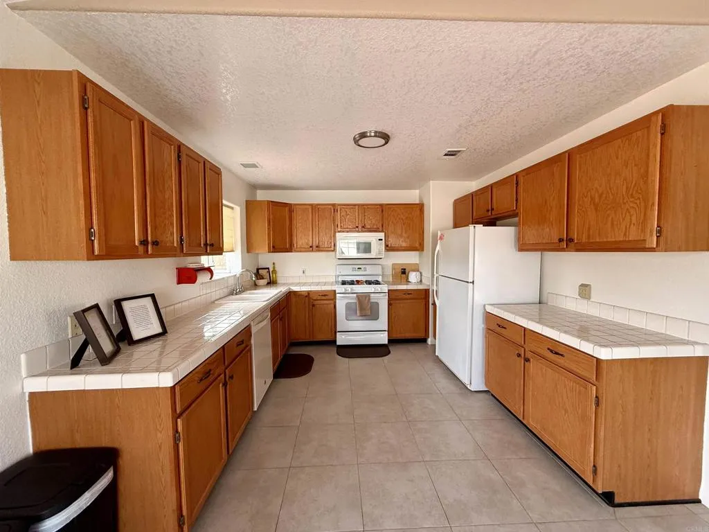 https://cdn.realtyfeed.com/cdn/127/306739083/65813afa2ad22fd0fbe7bfd3c5da87c6.webp