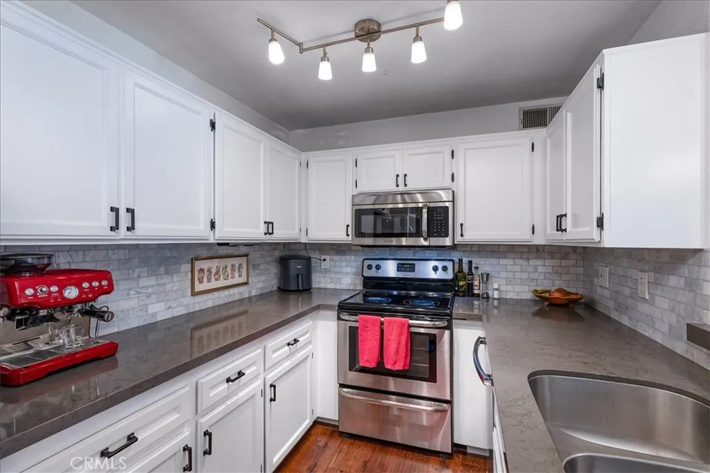 https://cdn.realtyfeed.com/cdn/127/306739403/2c0561201624a25dfa2bb7d851494906.webp