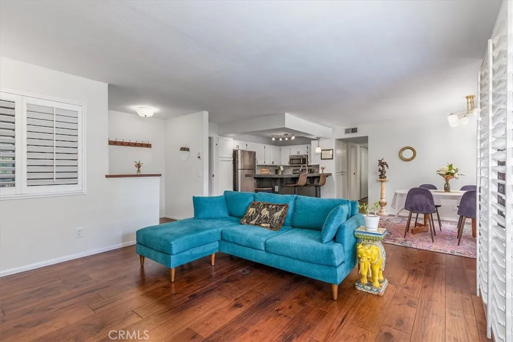 https://cdn.realtyfeed.com/cdn/127/306739403/605d38a69cc5c01cd8c279a73f193f1e.webp