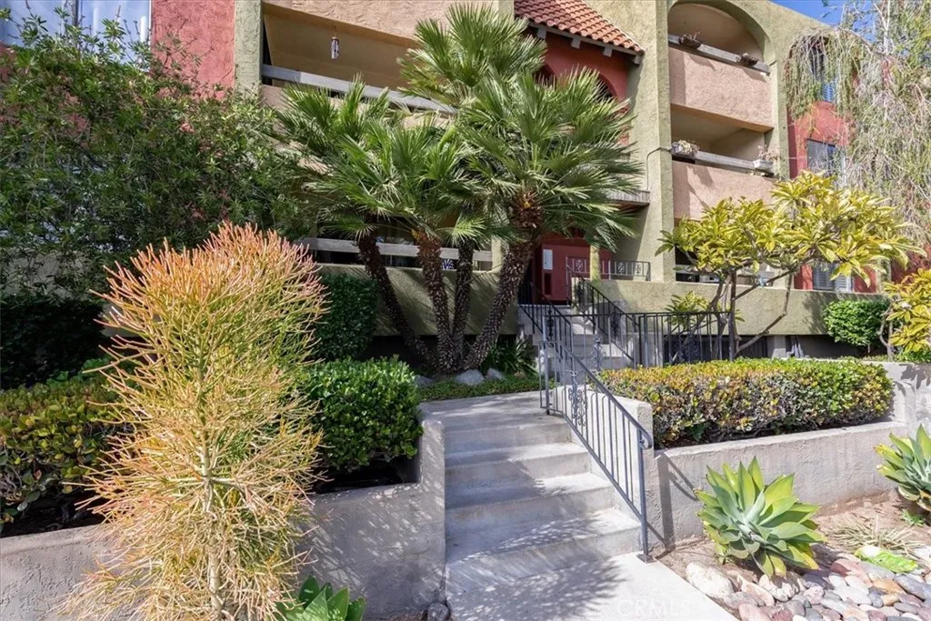 https://cdn.realtyfeed.com/cdn/127/306739403/65d47aab13971d1aaabec996bcfdaea1.webp