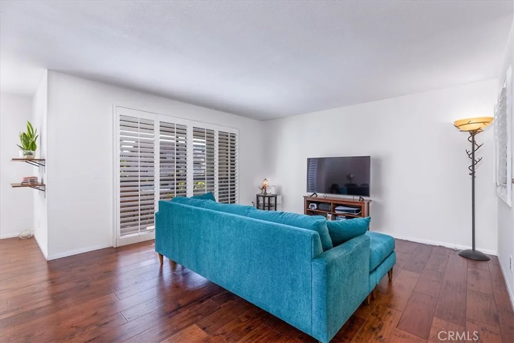 https://cdn.realtyfeed.com/cdn/127/306739403/8af9668c5cef3bb5c270b3c252c3b927.webp