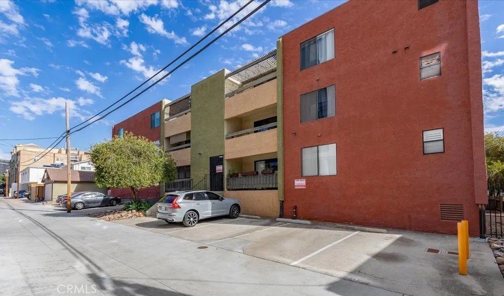https://cdn.realtyfeed.com/cdn/127/306739403/e366ec13bc358535facde97468b94070.webp