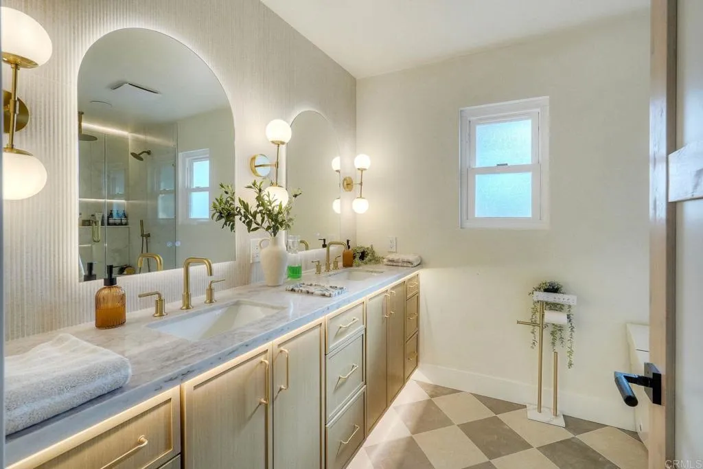 https://cdn.realtyfeed.com/cdn/127/306739406/50ca4e47e37ab3e95f4c44e9237bf4b4.webp