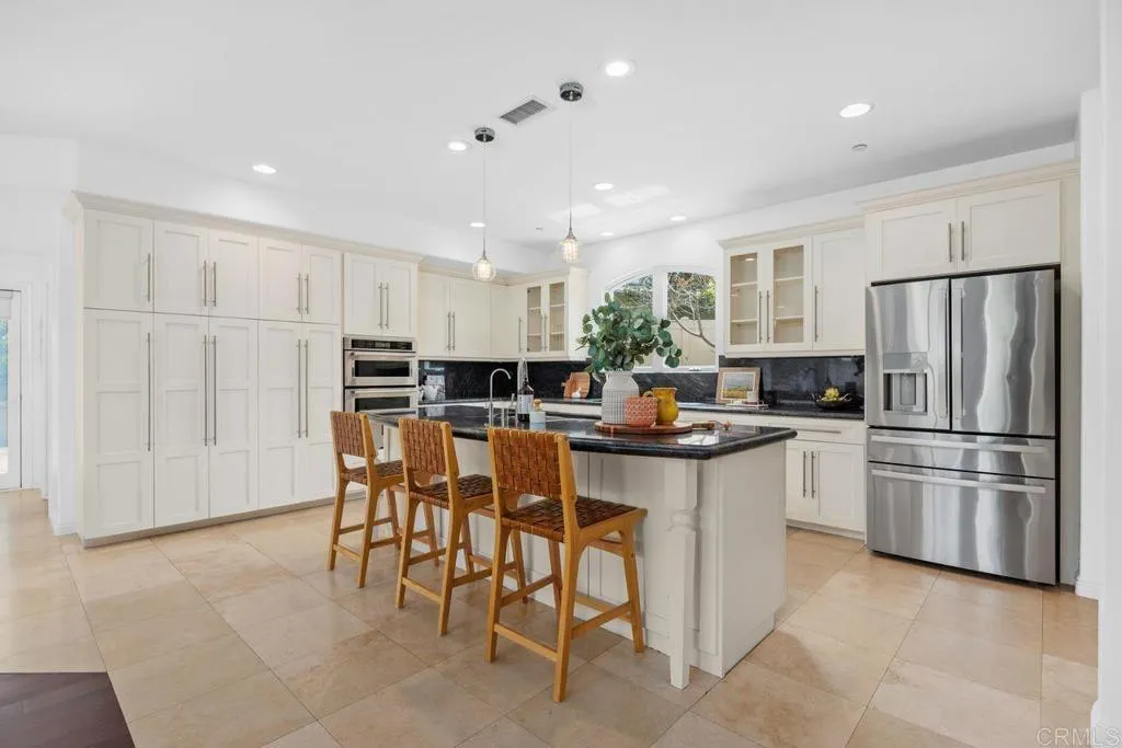 https://cdn.realtyfeed.com/cdn/127/306739599/d45acf15a8a61e6eec22b96b1de81c5a.webp
