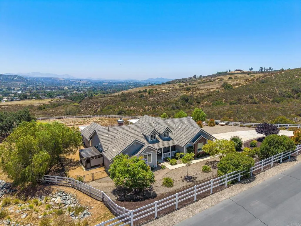 https://cdn.realtyfeed.com/cdn/127/306739720/011bb641e65ef07573279c656ba3eef1.webp