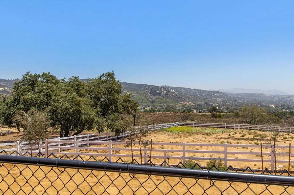 https://cdn.realtyfeed.com/cdn/127/306739720/05032de2c2495ec37b87d6c376eb200f.webp