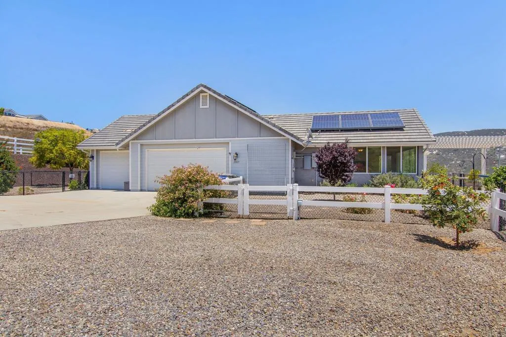 https://cdn.realtyfeed.com/cdn/127/306739720/0d348627f2d14a778138ba79613c387b.webp