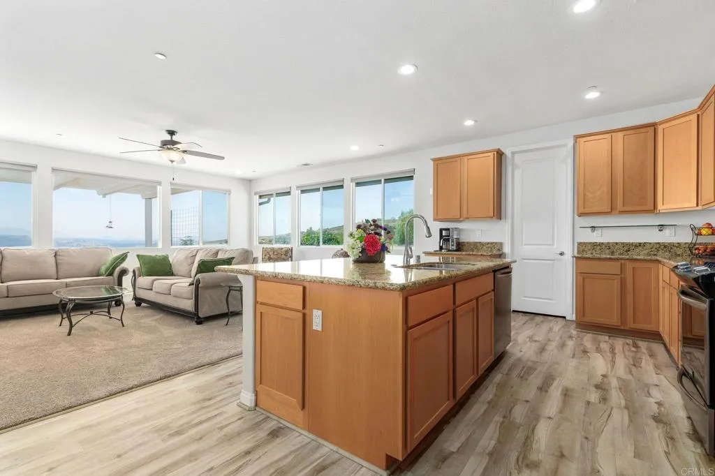 https://cdn.realtyfeed.com/cdn/127/306739720/4b40d70b8206f908c57274f323df0827.webp
