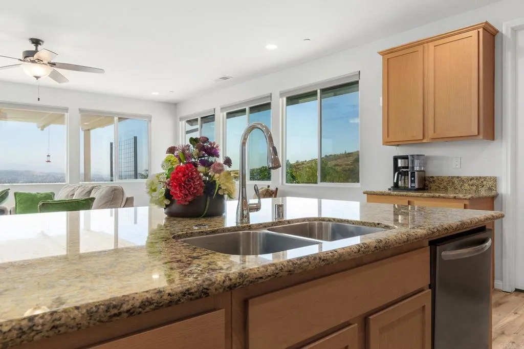 https://cdn.realtyfeed.com/cdn/127/306739720/4b67afdbcbf8df178948c594bc7036c2.webp